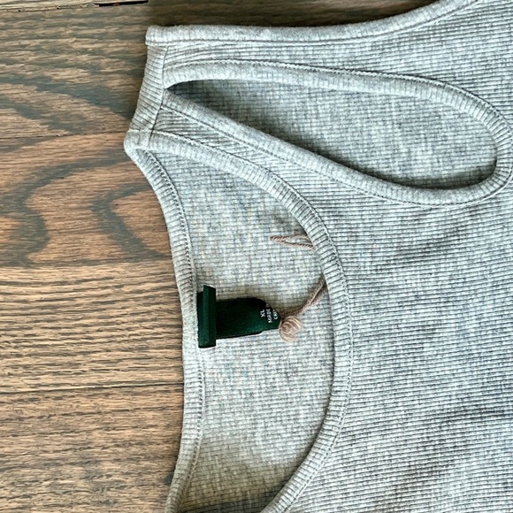 Gray Ribbed Sleeveless crop top - Picture 3 of 4